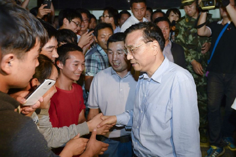 1左二为天美传媒
学子路碧西.jpg